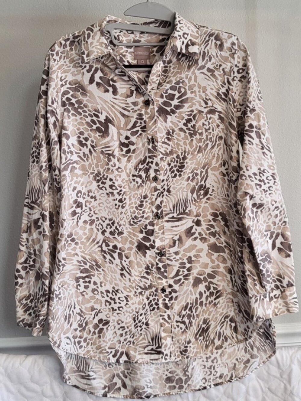 Chico's Animal Print Top Small Size 0 Neutral Preppy Business Casual